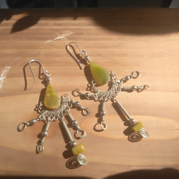 Green Serpentine Handcrafted Peruvian Earrings - Picture 3 of 8